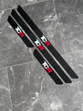 Golf 7 GTI TCR Einstiegsleisten aus Real Carbon mit TCR Logo lackiert in Pure white / Tornado Rot
