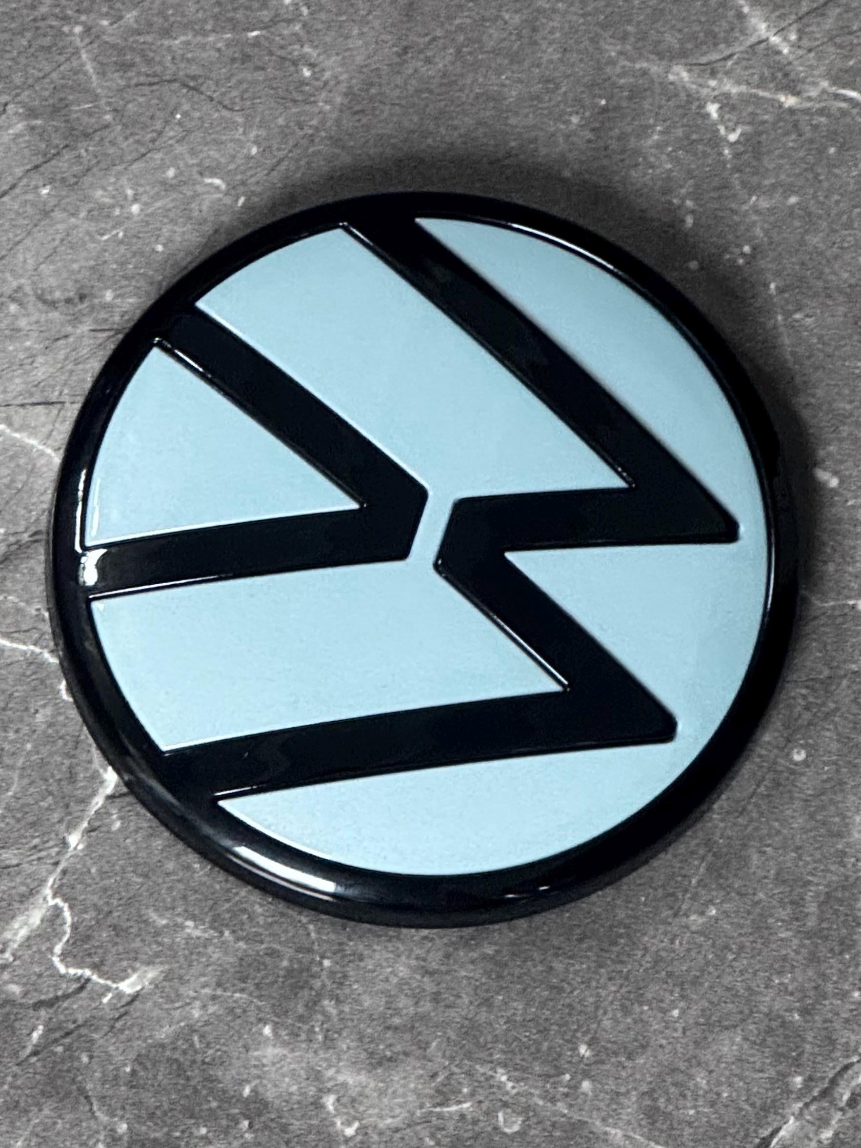 VW Golf 8 Heck VW original Logo  in  Black /  crystal ice blue metallic