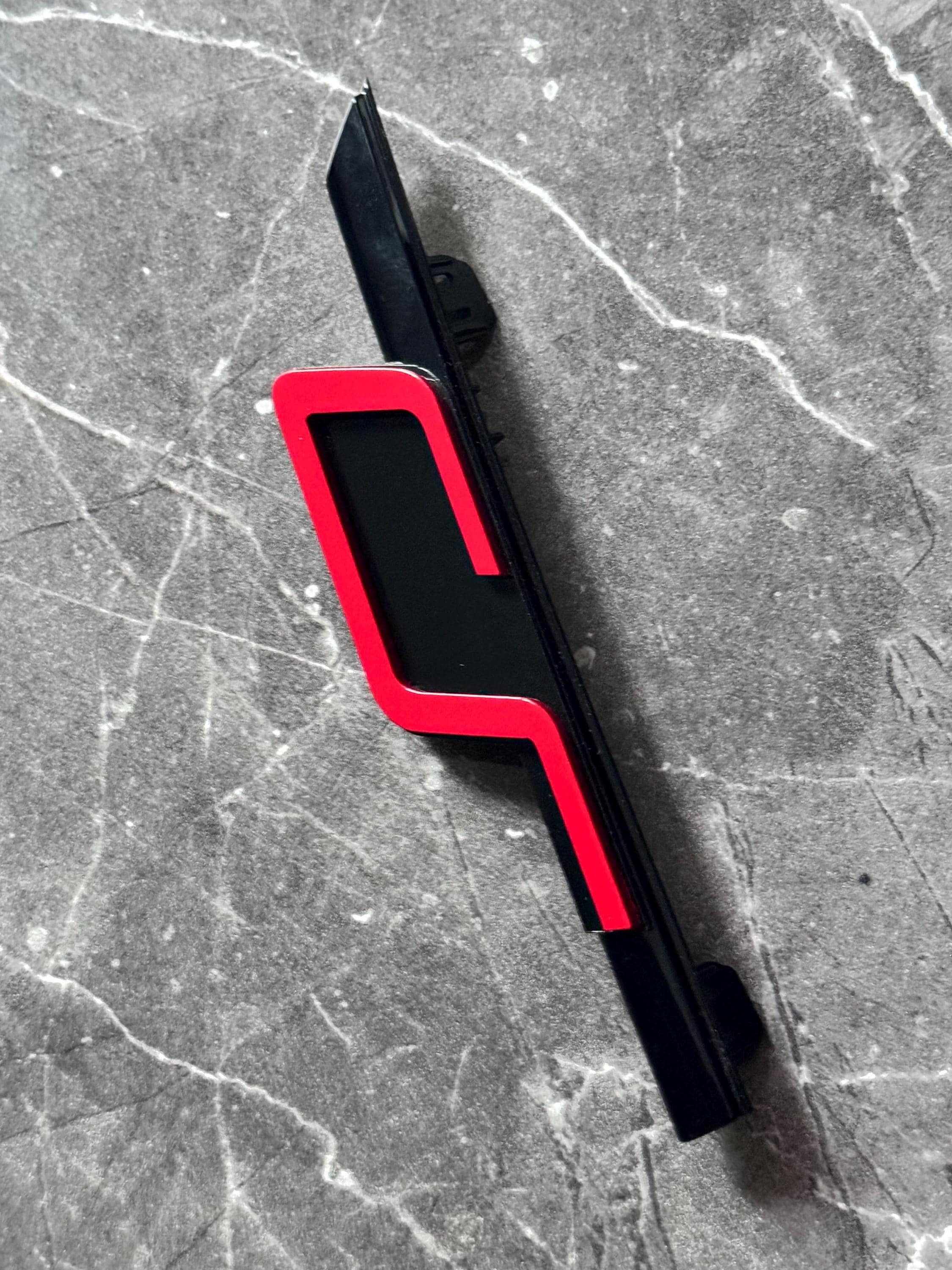 VW Golf 8 GTI Clubsport Kühlergrill Emblem in Tornado Rot (Nicht passend für Facelift)