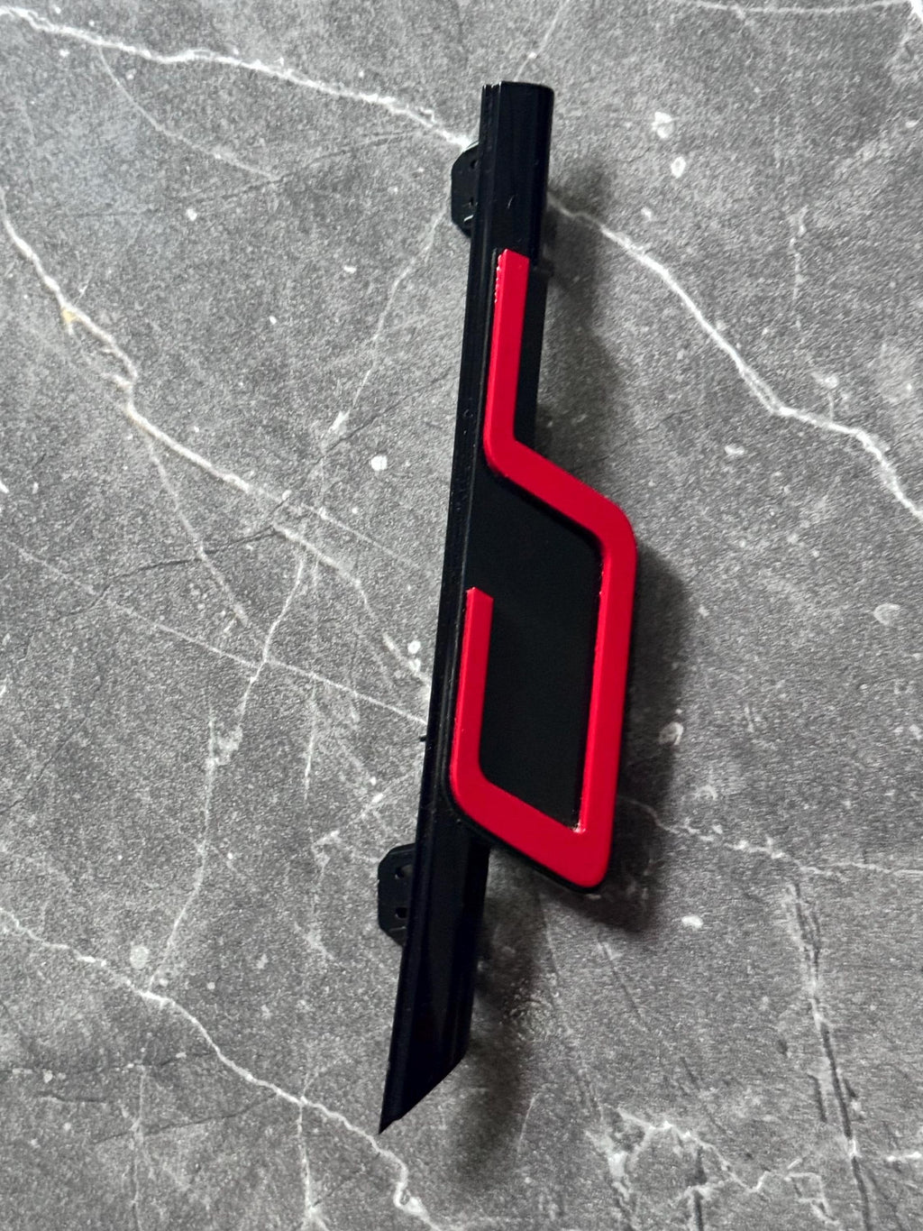 VW Golf 8 GTI Clubsport Kühlergrill Emblem in Tornado Rot (Nicht passend für Facelift)