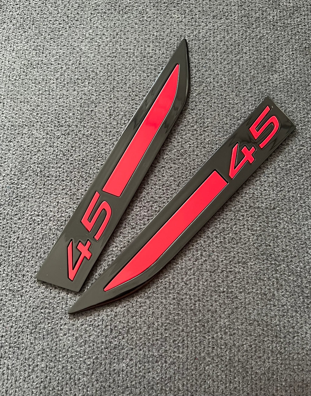 VW Golf 8 GTI CLUBSPORT 45 Seiten Emblem Links / Rechts Schwarz / Carbon