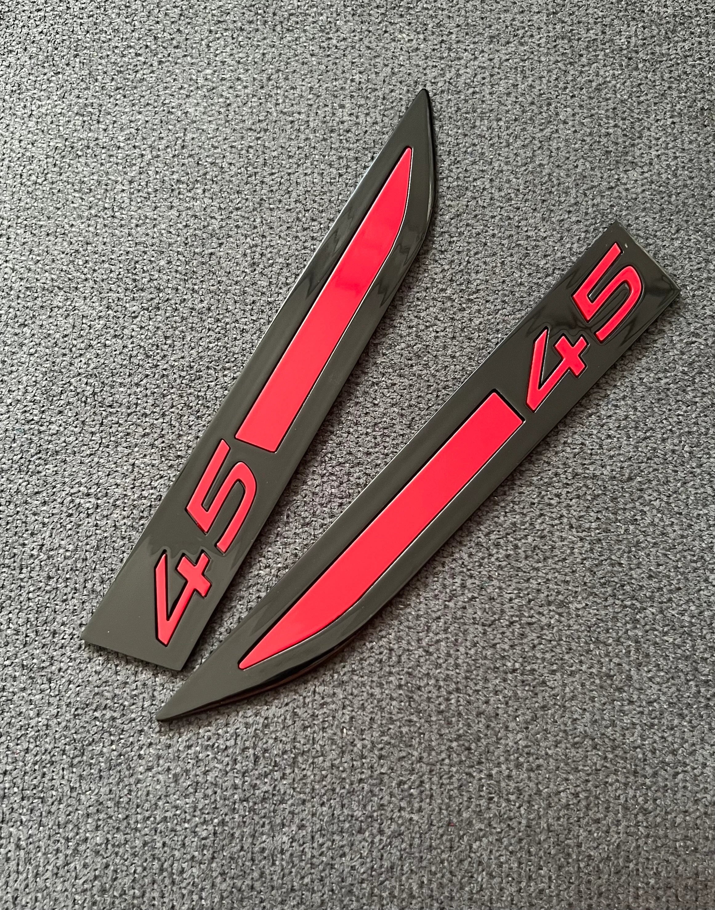 VW Golf 8 GTI CLUBSPORT 45 Seiten Emblem Links / Rechts Schwarz / Carbon