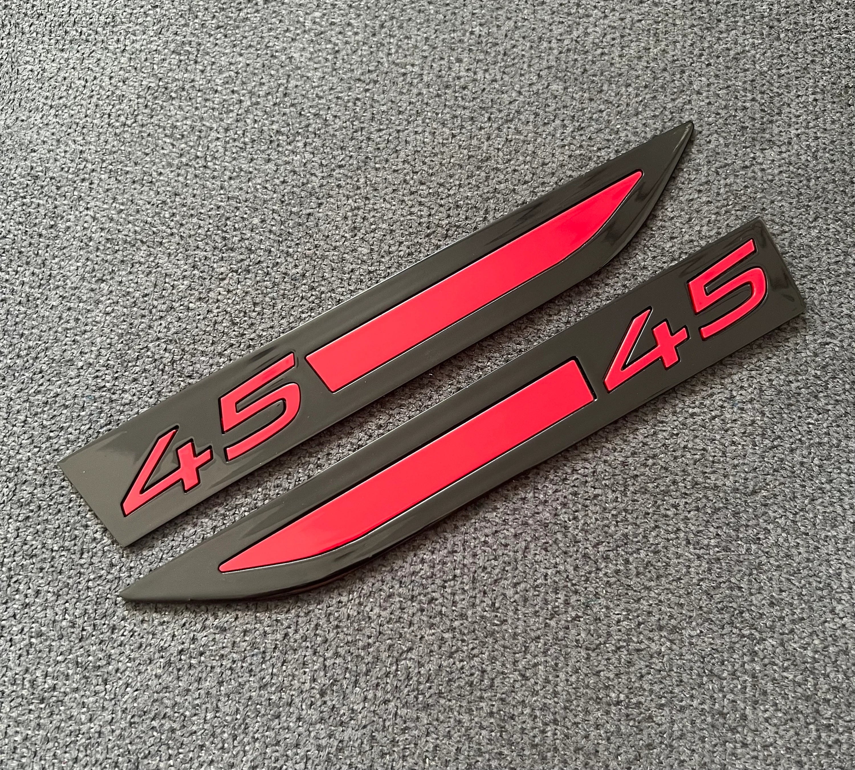 VW Golf 8 GTI CLUBSPORT 45 Seiten Emblem Links / Rechts Schwarz / Carbon