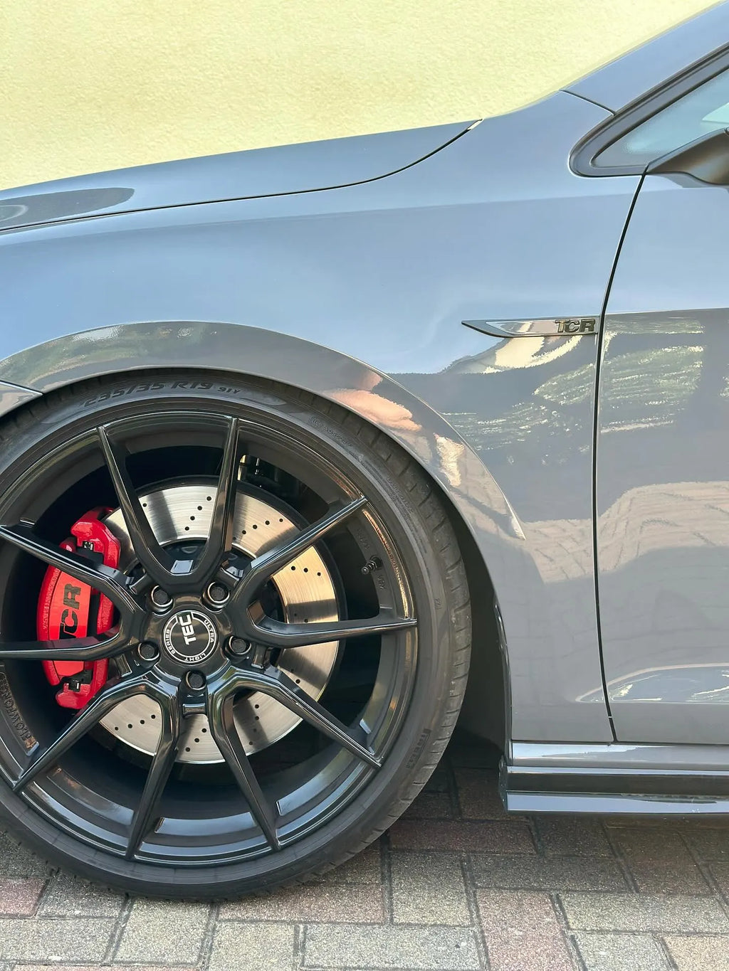 VW Golf 7 GTI TCR Seite Emblem Set in Pure Grey / Piano Black