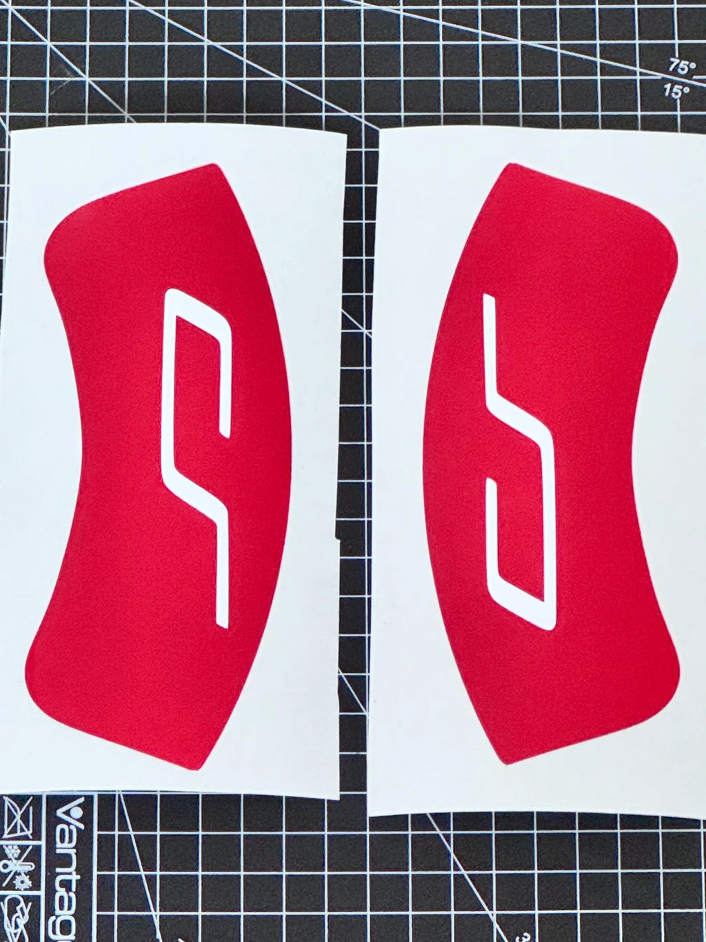 VW Golf 8 GTI Clubsport Facelift Bremssättel Sticker Rot mit CS Logo in weiß