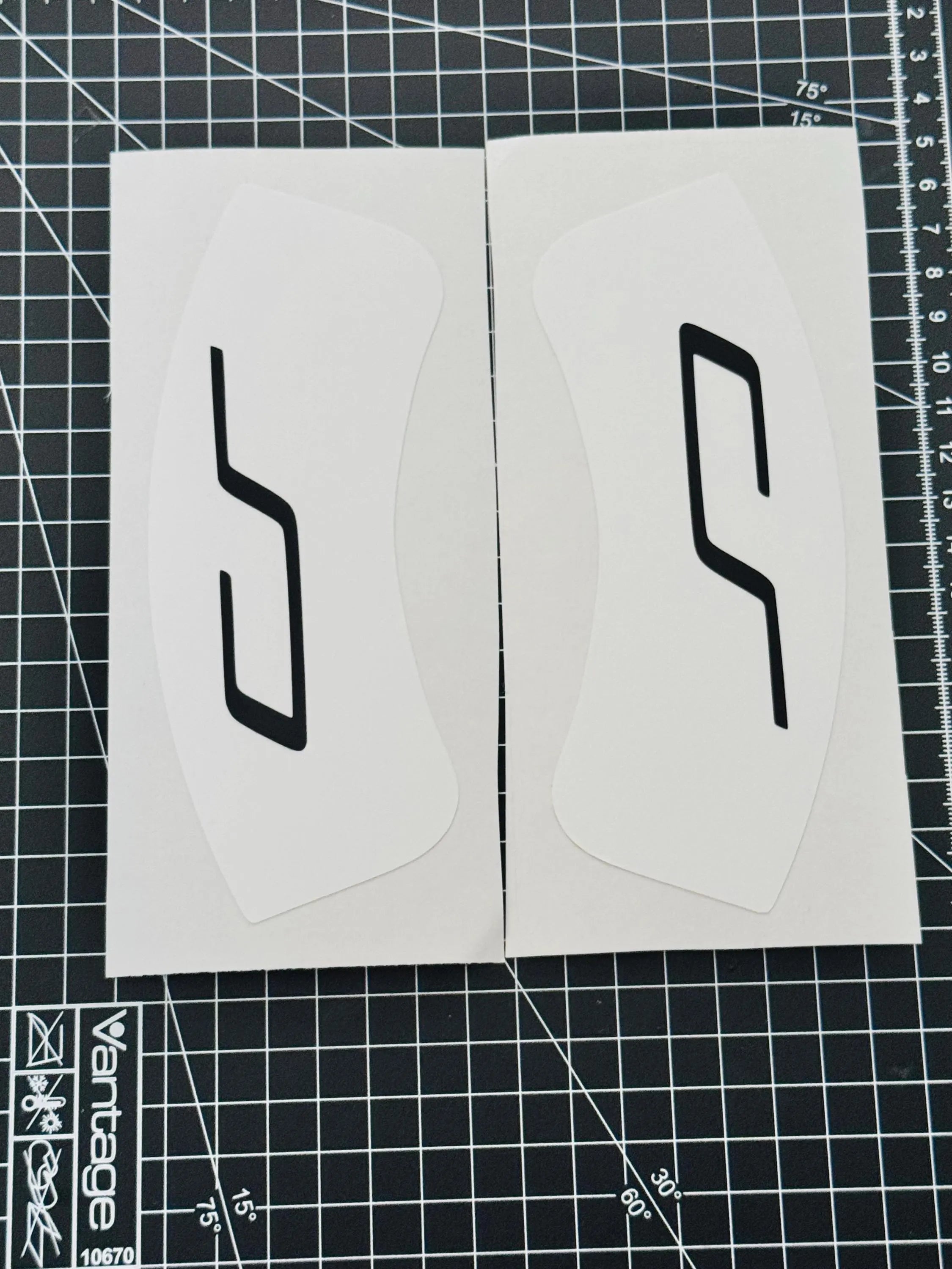 VW Golf 8 GTI Clubsport Facelift Bremssättel Sticker weiß  mit CS Logo in schwarz