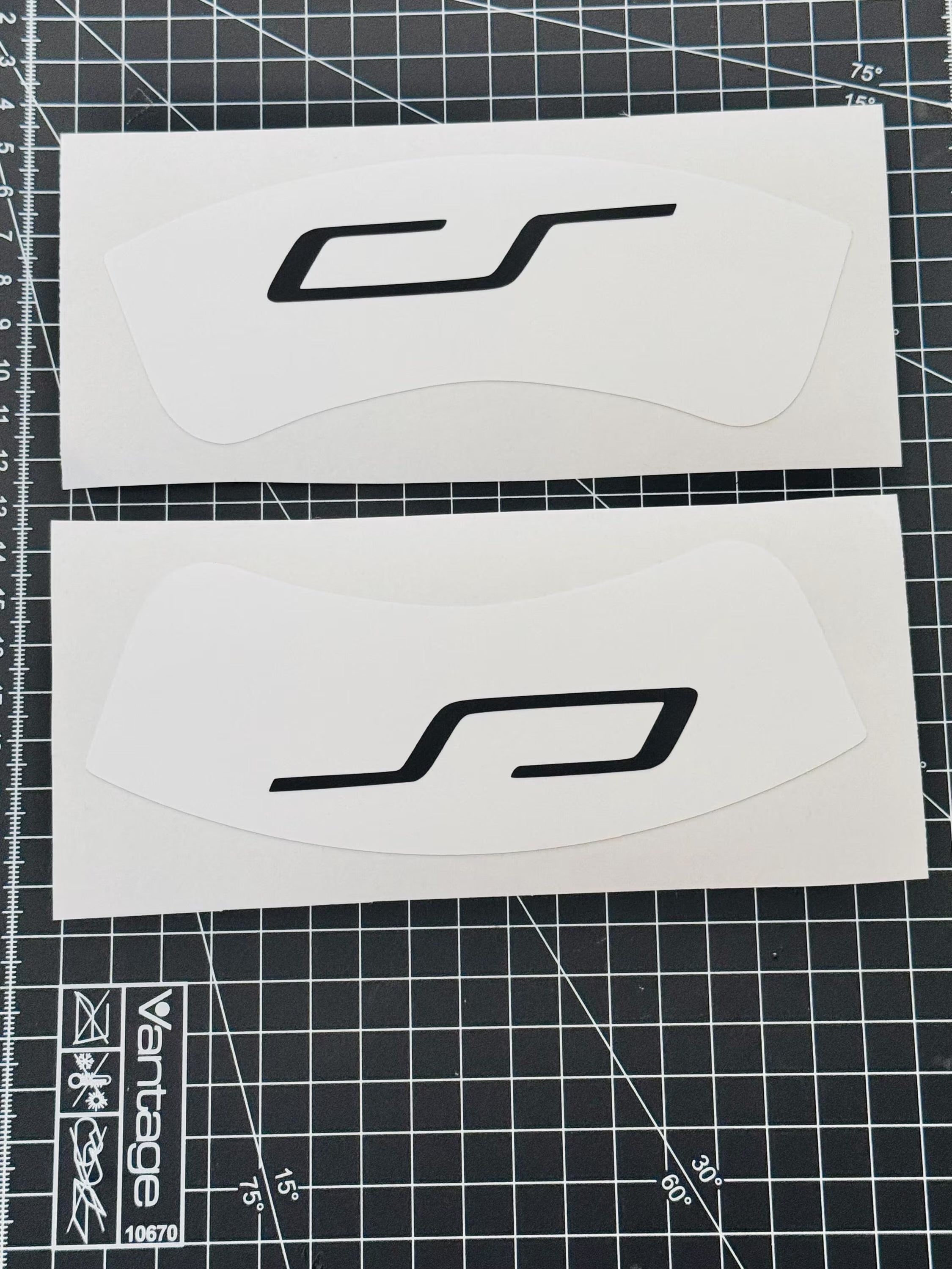 VW Golf 8 GTI Clubsport Facelift Bremssättel Sticker weiß  mit CS Logo in schwarz