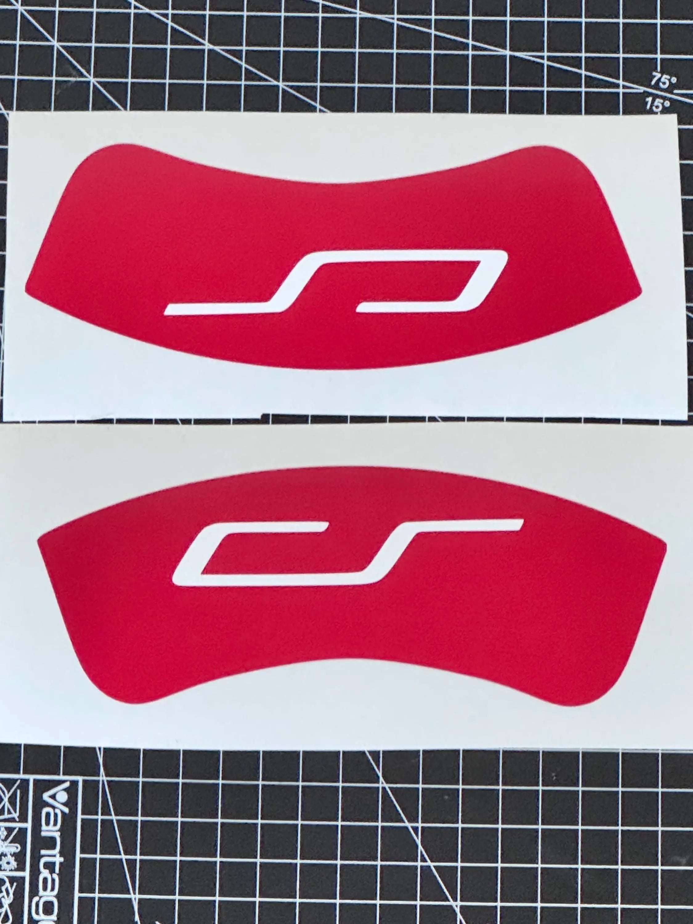 VW Golf 8 GTI Clubsport Facelift Bremssättel Sticker Rot mit CS Logo in weiß