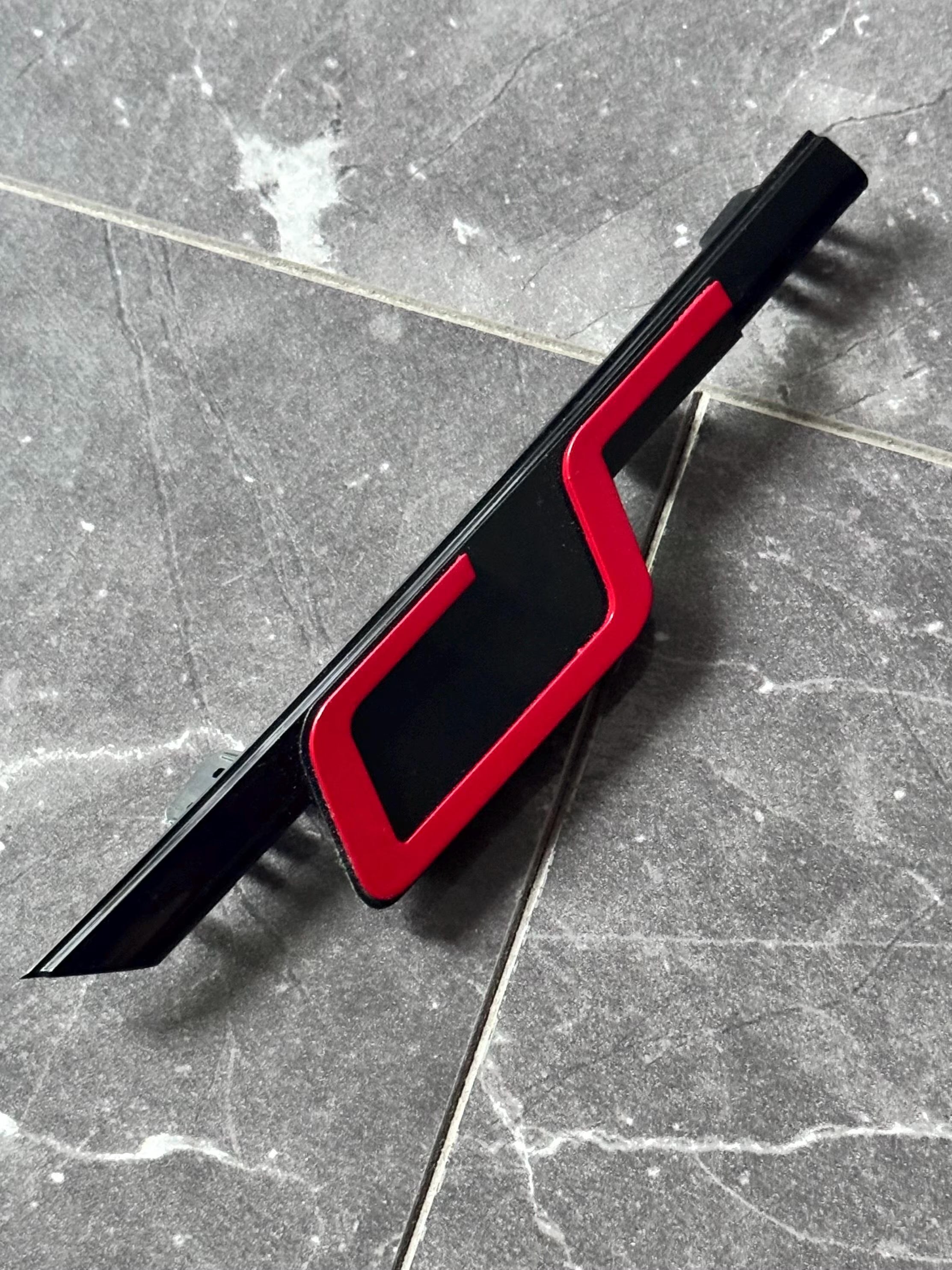 VW Golf 8 GTI Clubsport Kühlergrill Emblem in Tornado Rot (Nicht passend für Facelift)