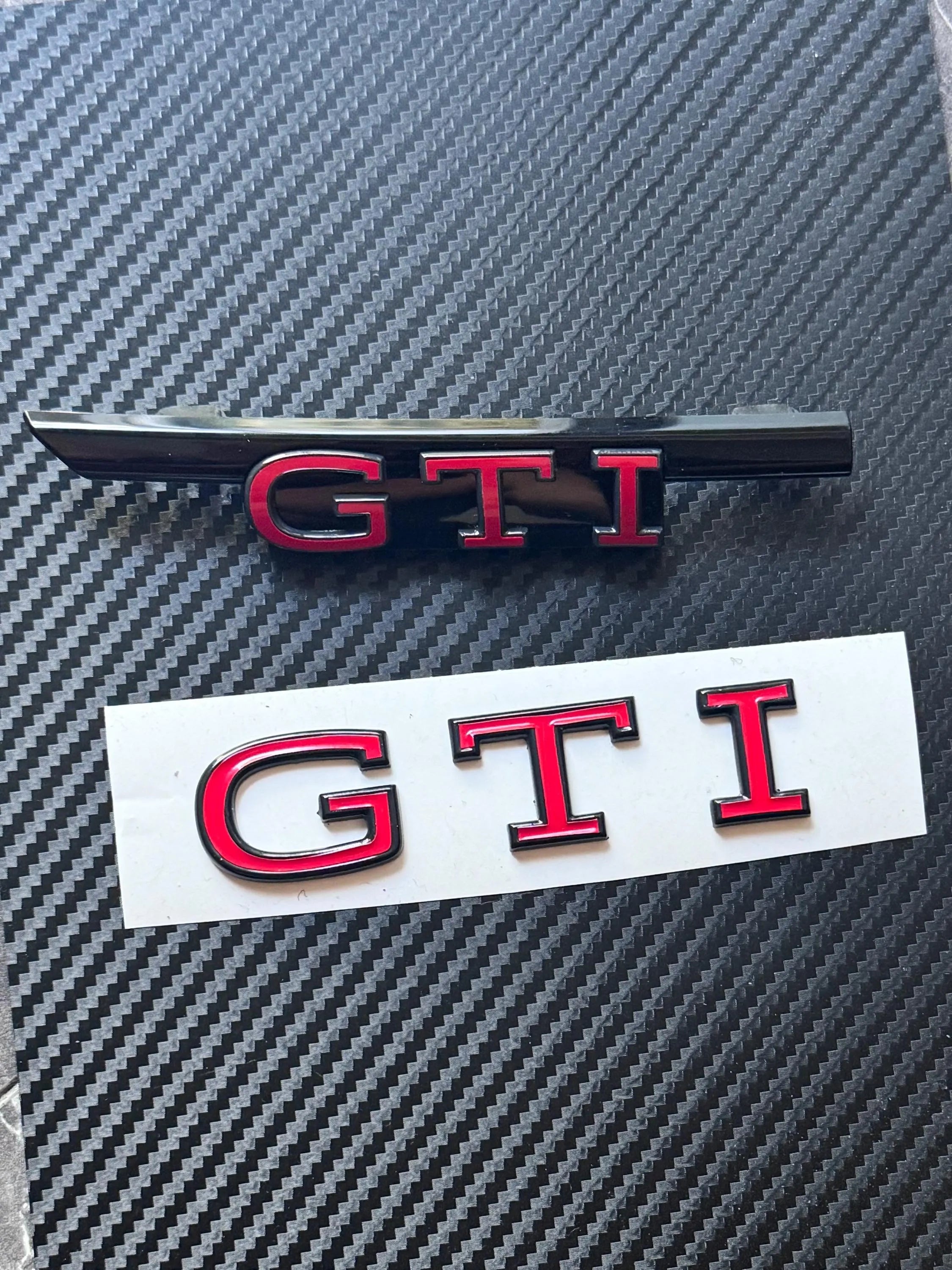 VW Golf 8 GTI Facelift Logo, Emblem Set in Black Edition Black / Grey  Tornado Rot. Original Volkswagen Teile